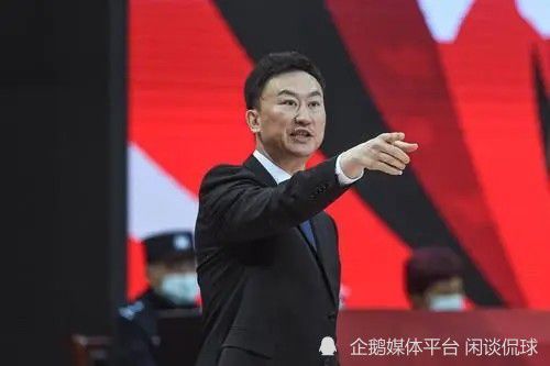 强行挺进美艳老师的后臀视频频